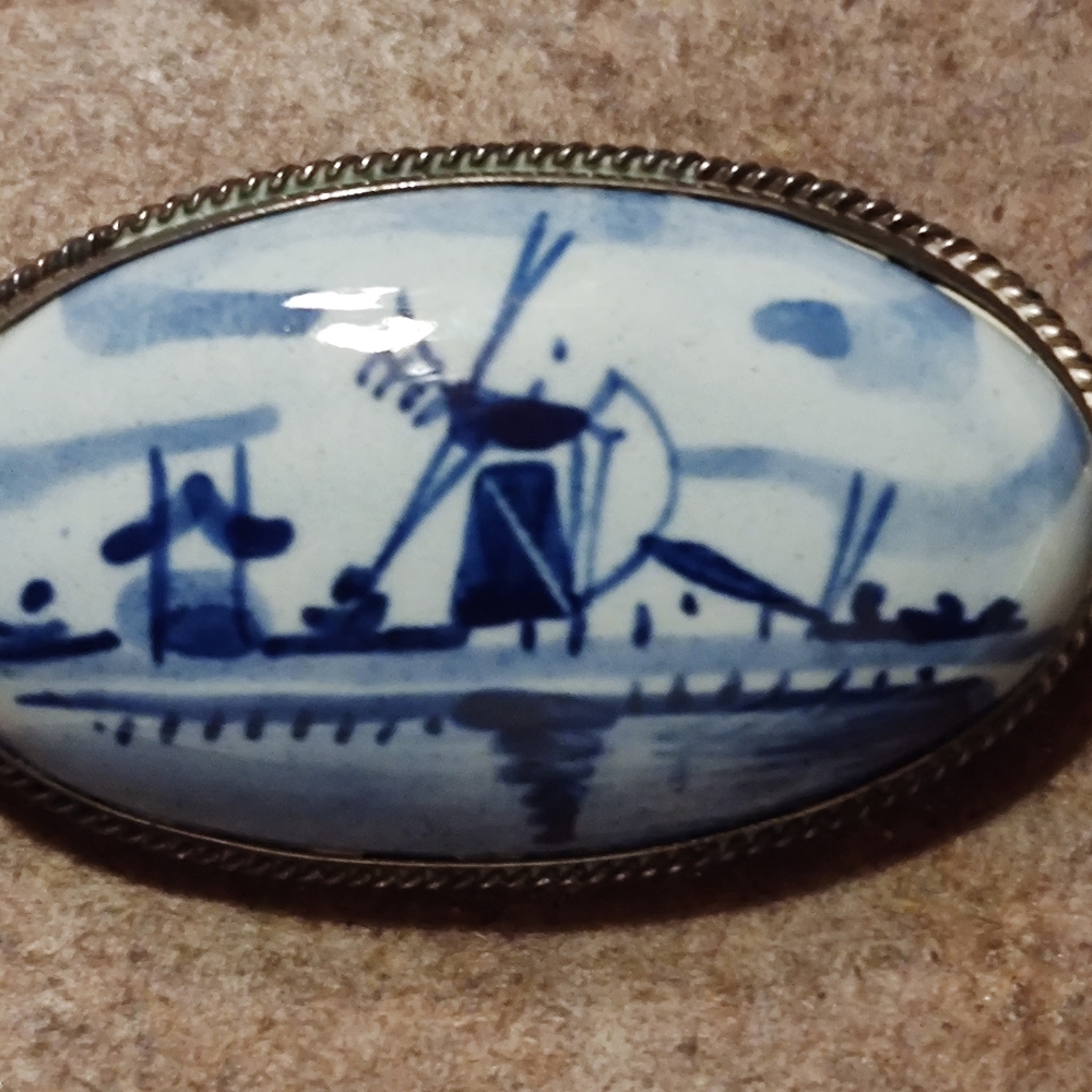 Vintage ladies sterling silver delft brooch